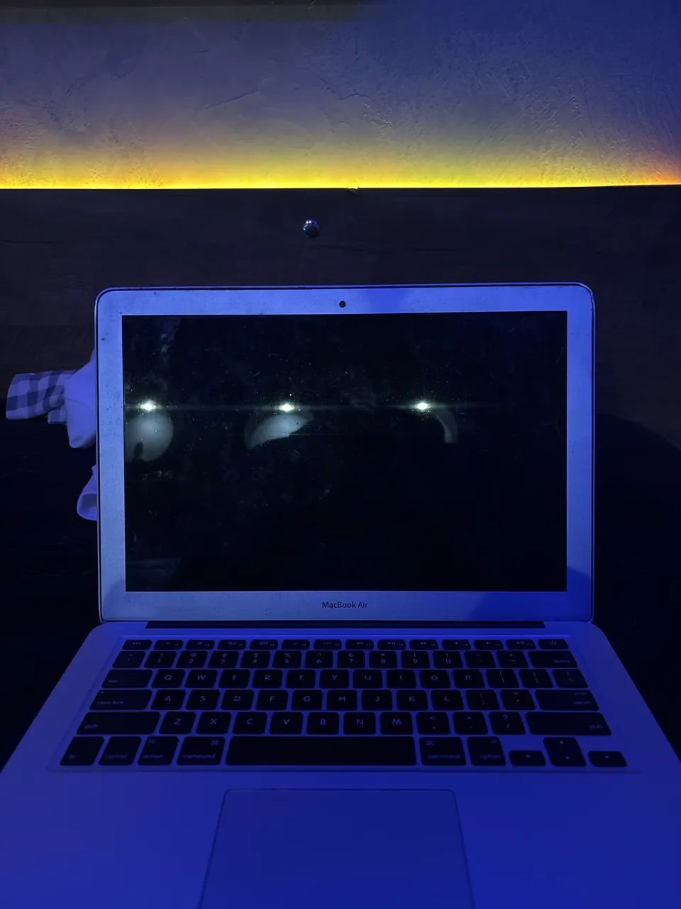 MacBook Air 13 polegadas (modelo A1466 - 2015) em ótimo estado de funcionamento.