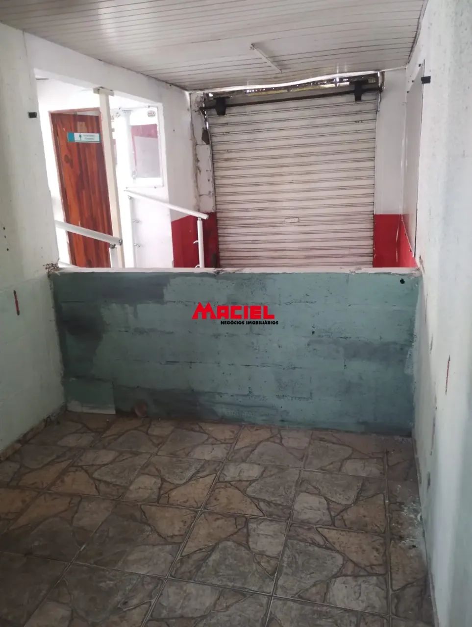 Ponto comercial, com dois espaços para comércio mais terreno ao lado sem construção. - Foto 5