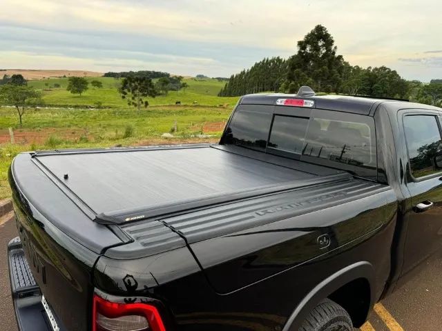 Ram Classic Laramie 5.7 V8 16V Gasolina 4X4 Aut. 2023 - Foto 3