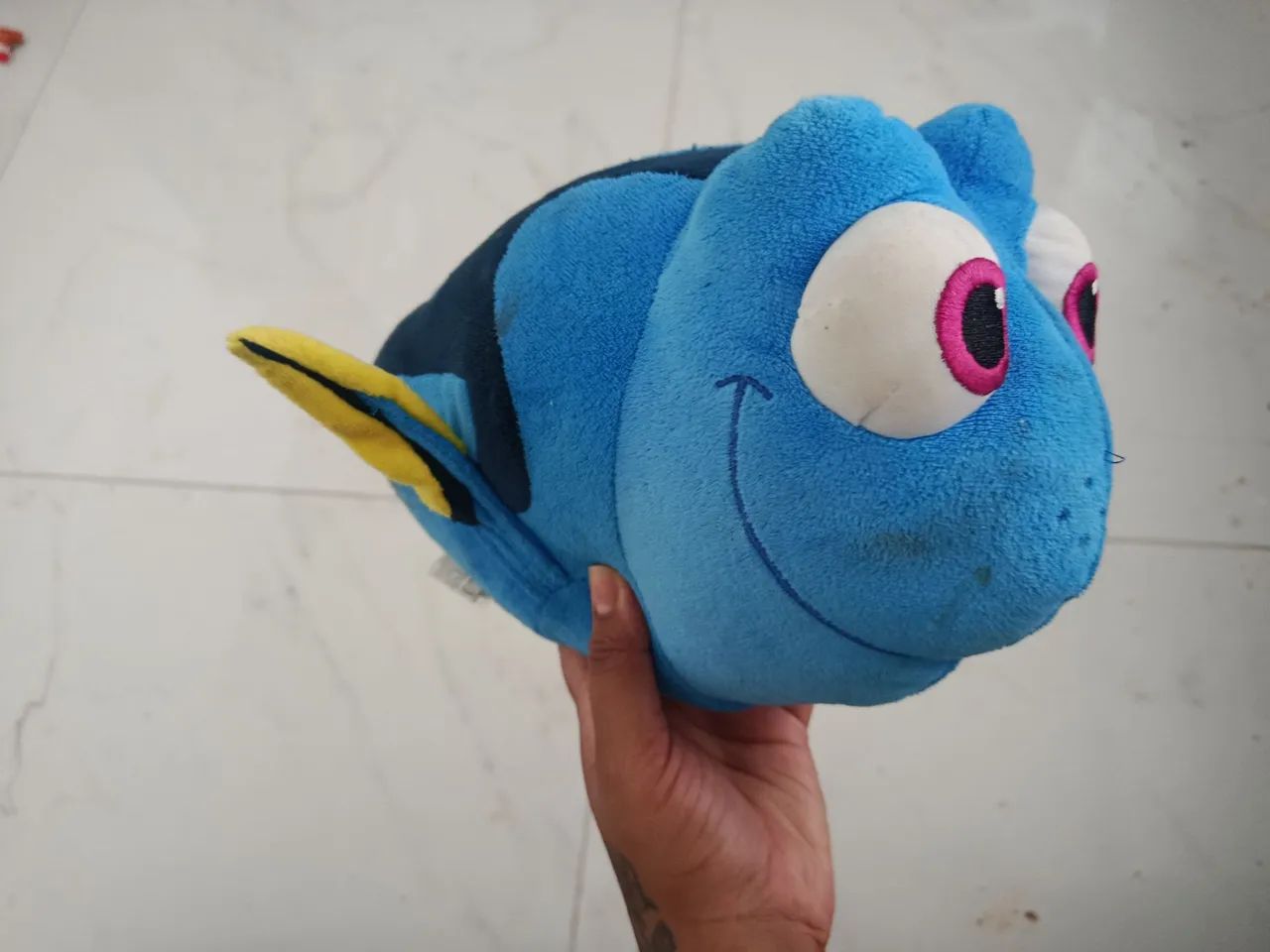 Dory de pelúcia 