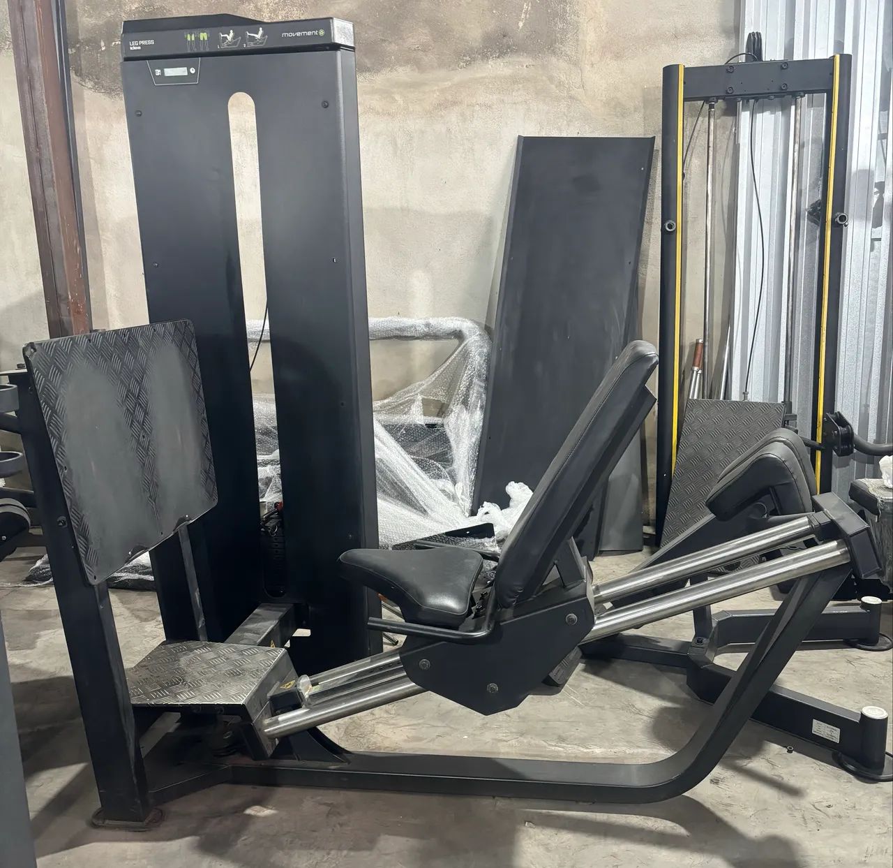 Leg Press Horizontal Movement Idea  Design imponente e biomecânica que desafia