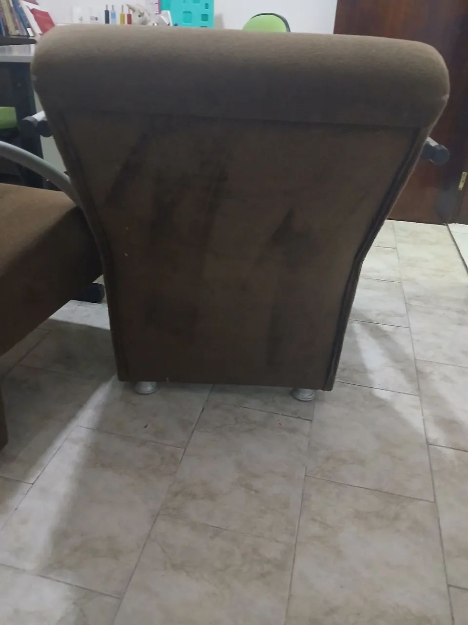 2 poltronas,cor marrom braços de inox em perfeitas condições 