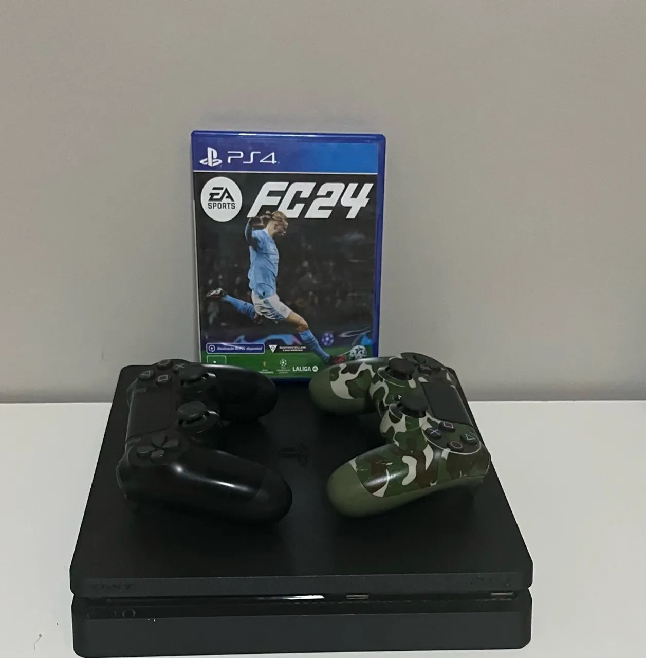 PS4 em ótimo estado, funcionando perfeitamente.