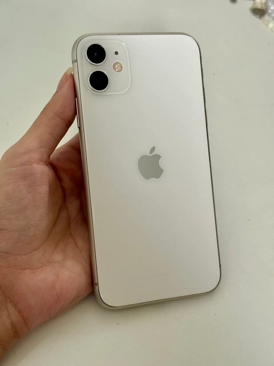 iPhone 11 - Todo Original- Branco 64GB - Celulares e Smartphones
