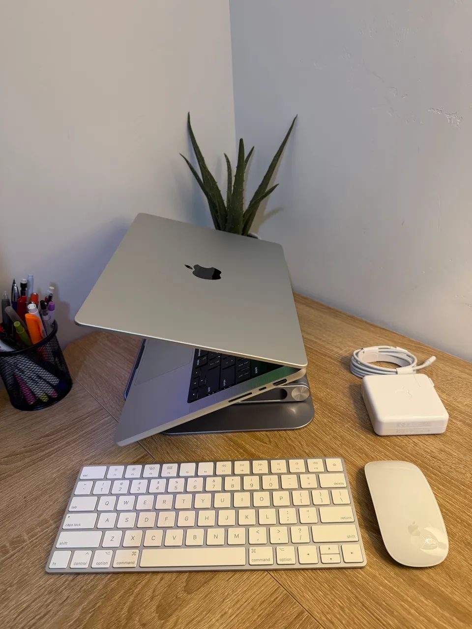 MacBook Pro 14 M1 Pro / 16GB / 512GB SSD / Brinde Magic Keyboard + Magic Mouse - Foto 3