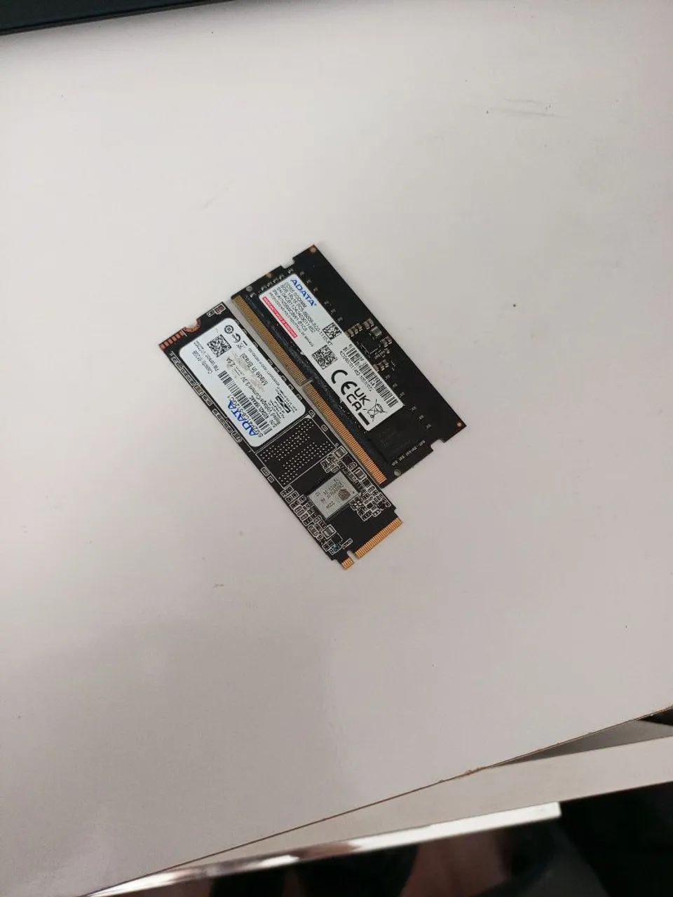Ram 8 GB ddr5 SSD 512 