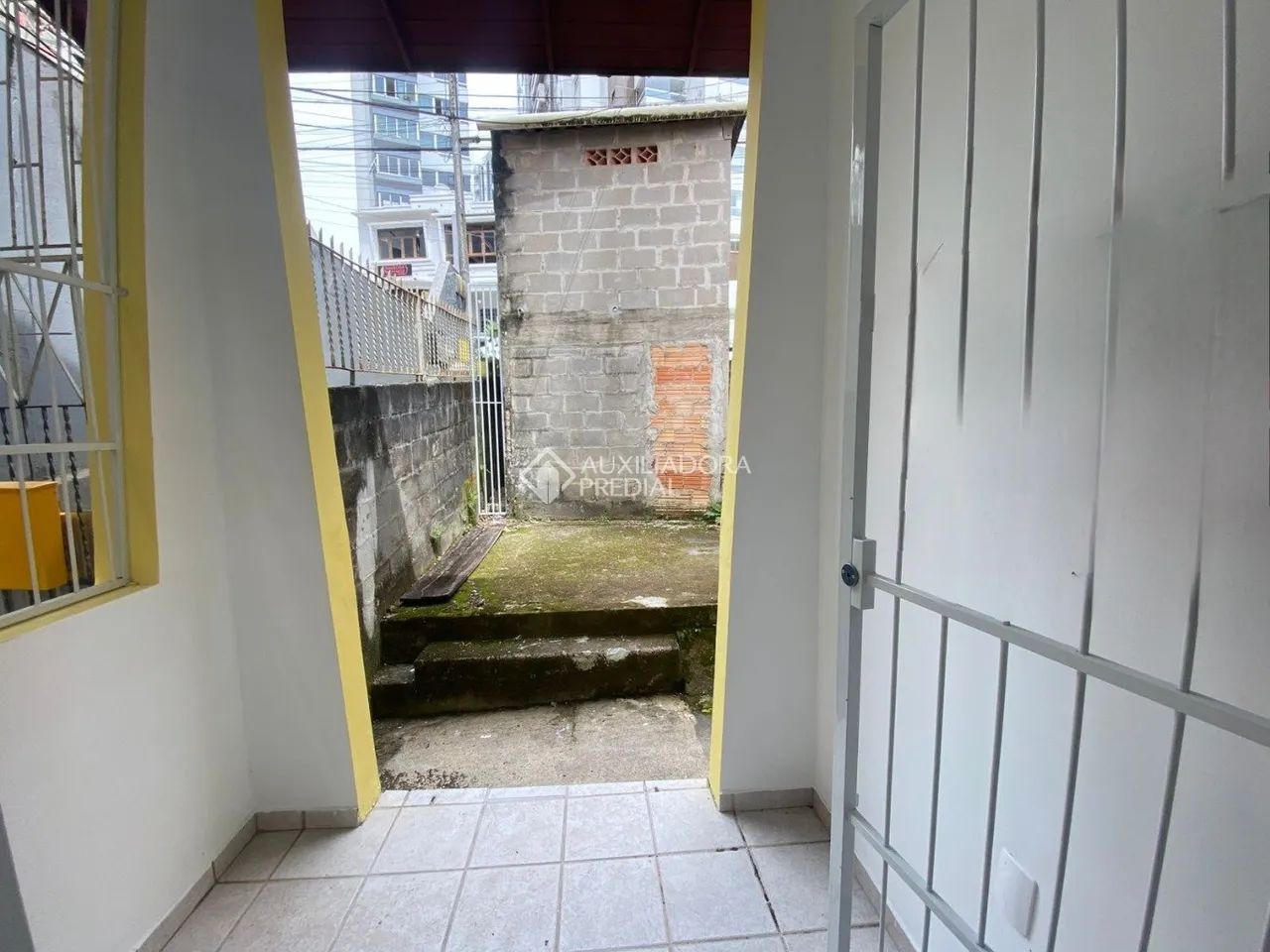 Auxiliadora Predial aluga Casa residencial de 2 dormitórios no Centro de Florianópolis. - Foto 3