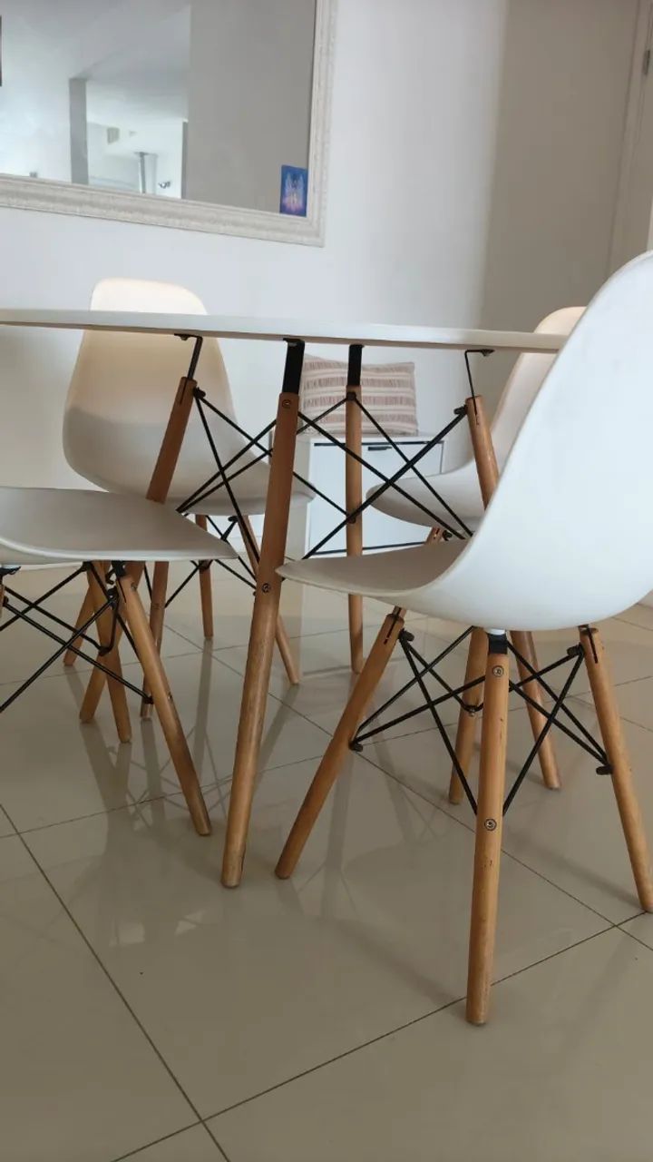 Conjunto Mesa Redonda + 4 Cadeiras Estilo Eames   - Foto 4