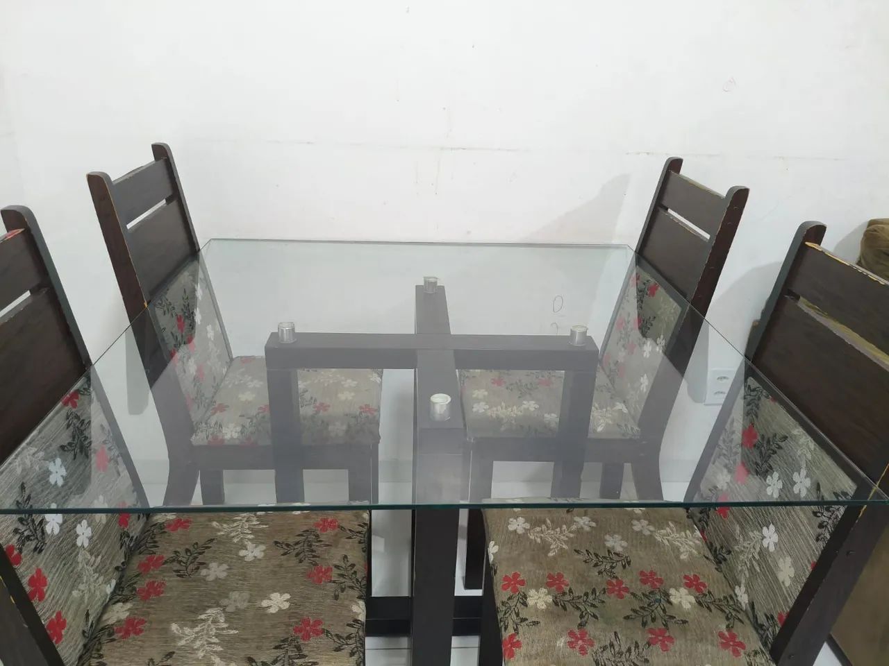 Mesa de vidro com 4 cadeiras - Foto 3