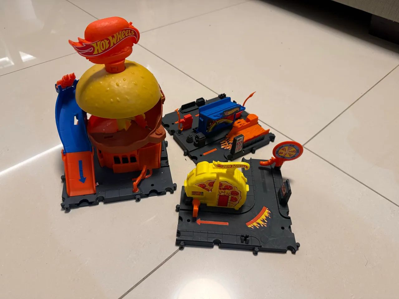 Peças da cidade do Hotwheels hamburgueria, pizza e posto