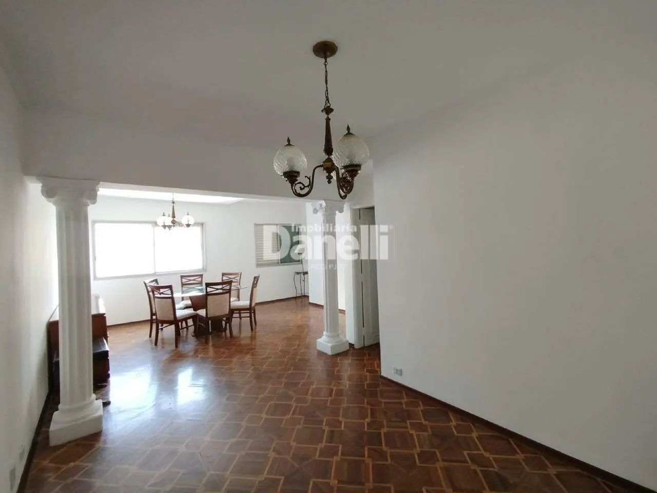 APTO MOBILIADO NO CENTRO, SEM GARAGEM!