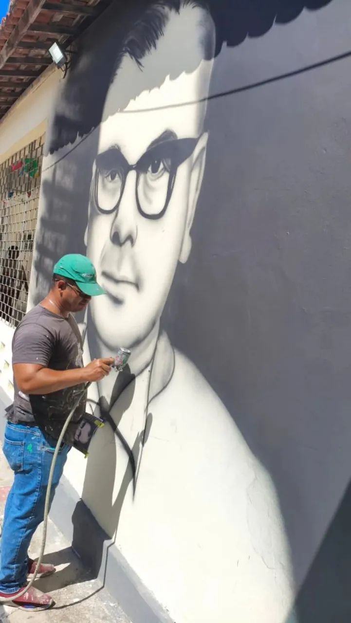 Grafiteiro e desenhos 