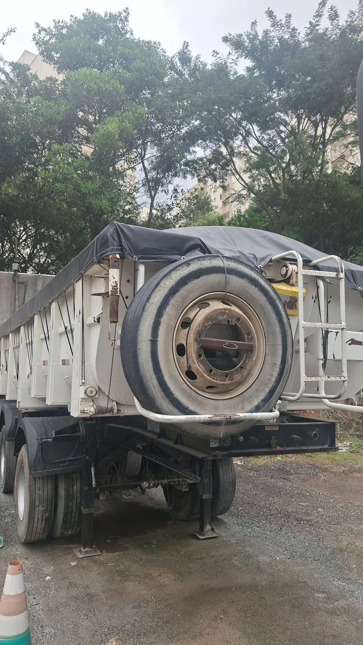Carreta basculante caçamba randon