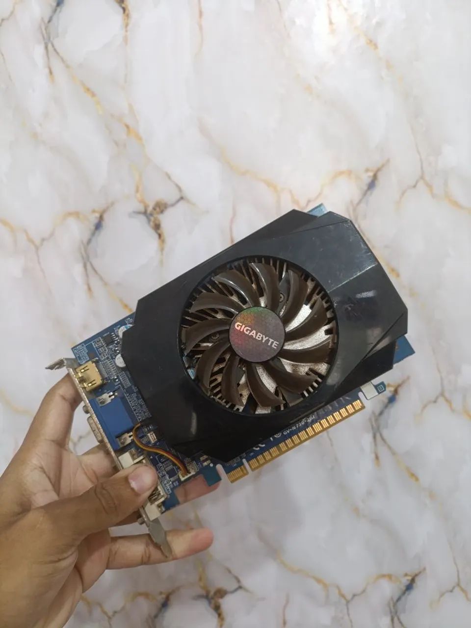 GT 730 2gb saí logo 