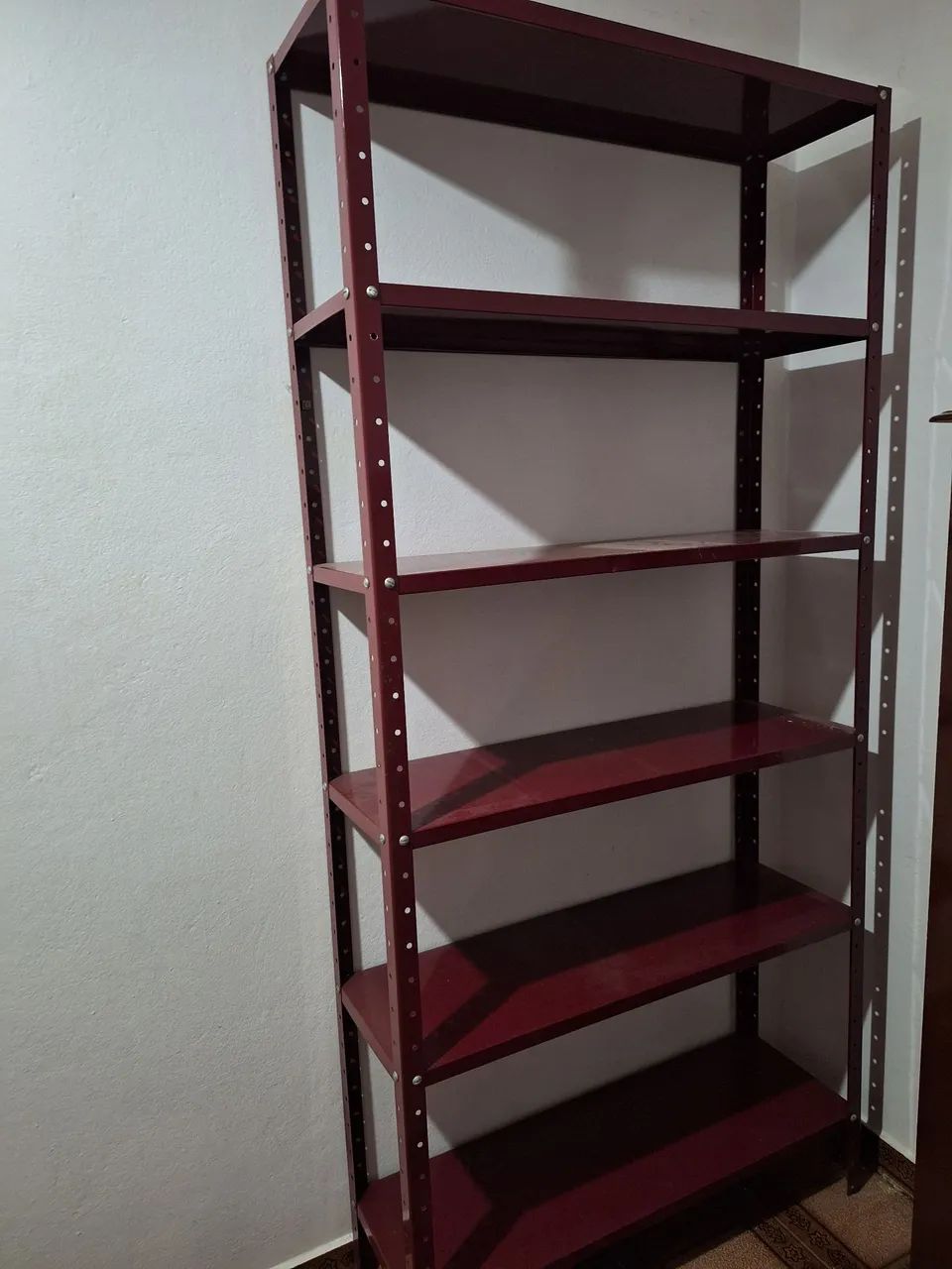 Estante de aço em ótimo estado