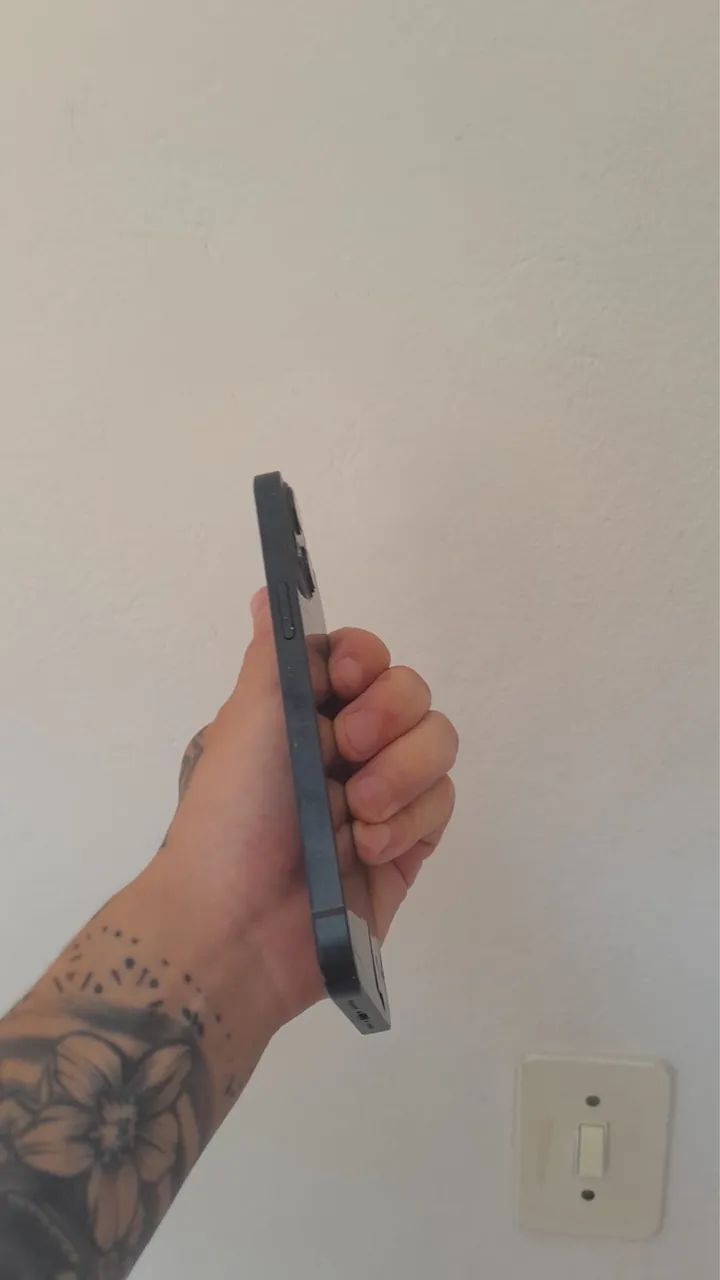 Iphone 13 128gb traseira trincada - Foto 2