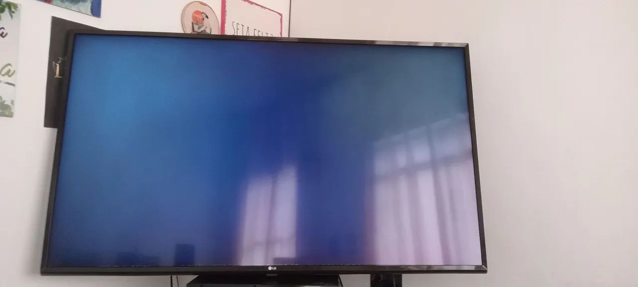 Smart Tv lg 49uk6310pse tela branca como mostra na foto e sai som vendo ou troco
