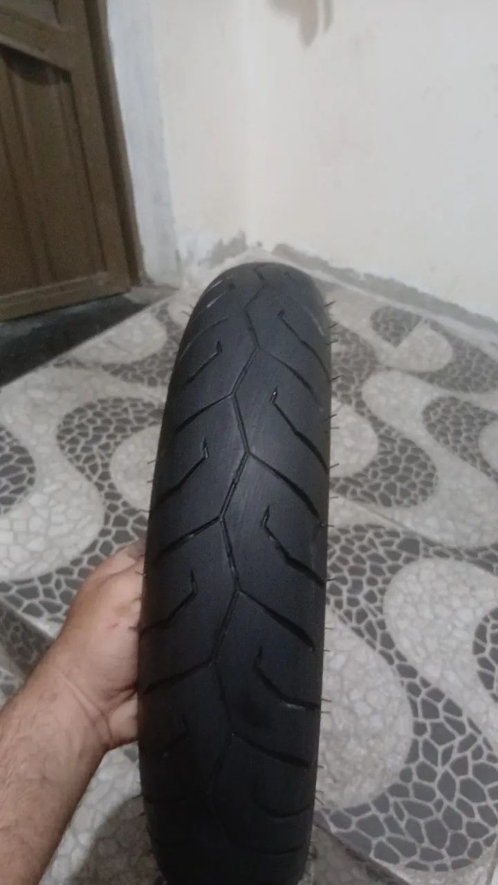 Vendo um pneu 