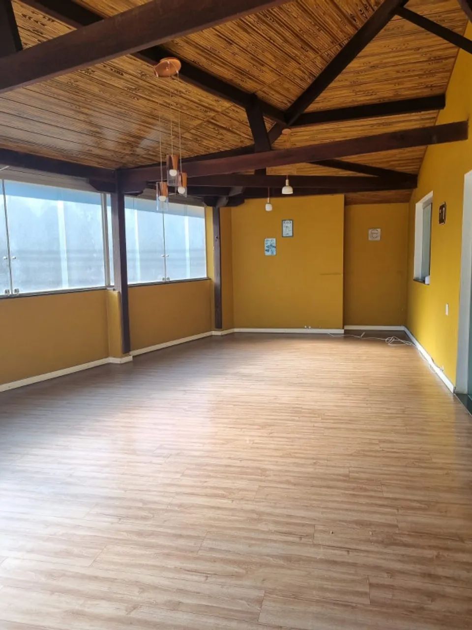 Casa com 4 quartos para alugar em Sabará