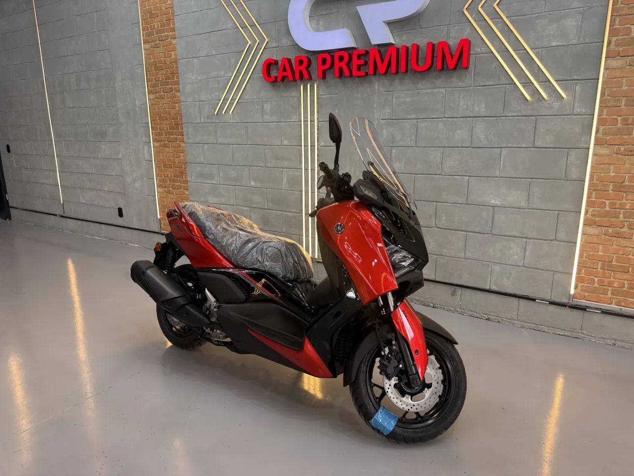 Yamaha Xmax 300 connected abs 2027