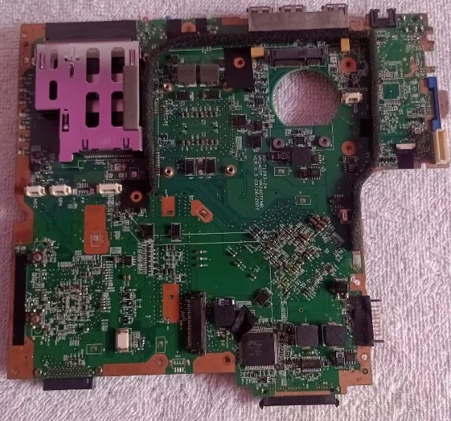 placa mãe notebook sti 1462. a placa não esta ligando - Foto 3