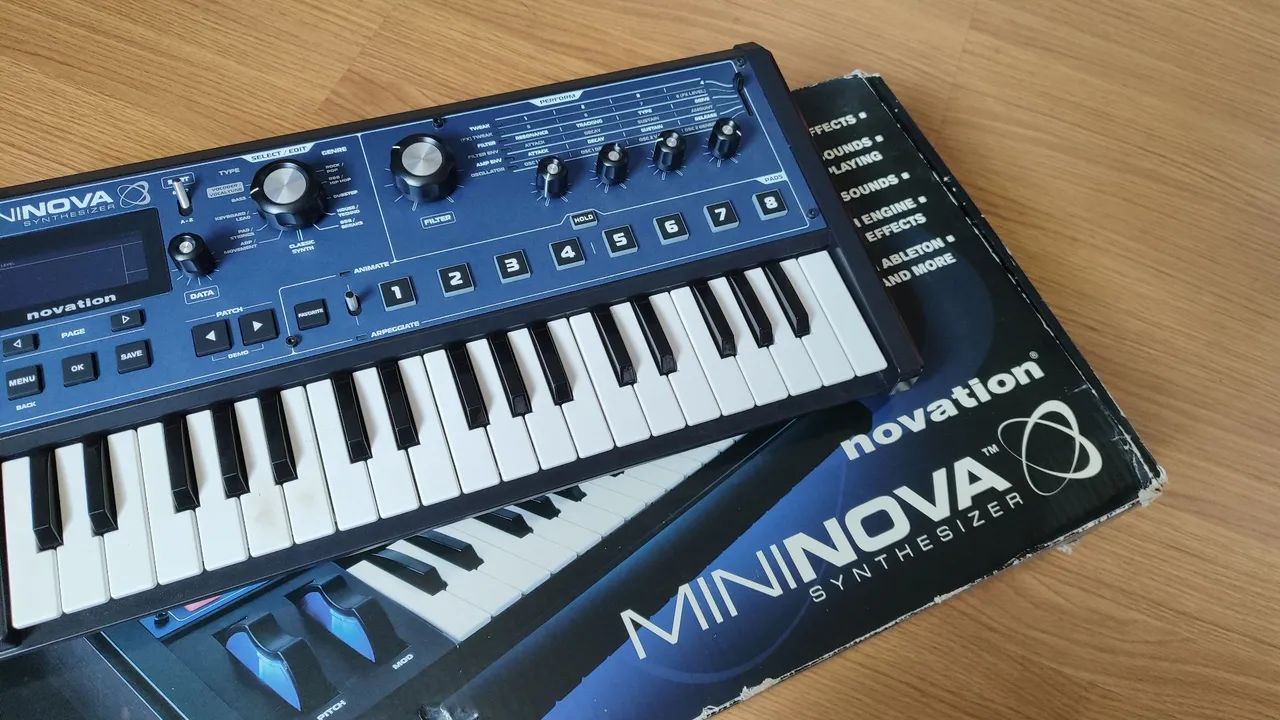 Teclado MiniNova + Vocoder. - Foto 3