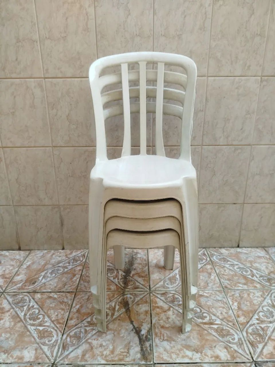 MESA E CADEIRAS DE PLÁSTICO - Foto 4