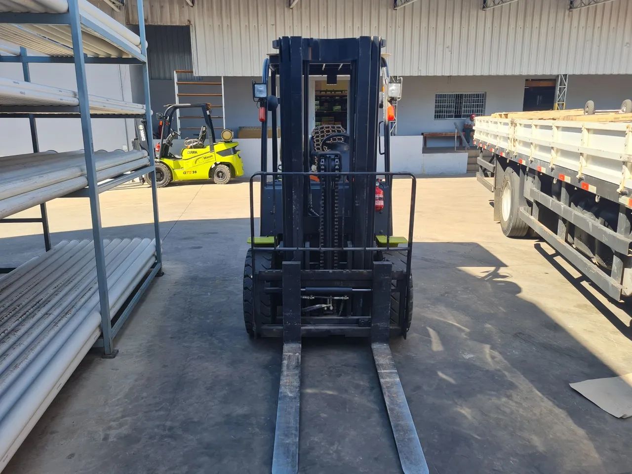 Empilhadeira Clark GTS30L 2021 - Foto 2