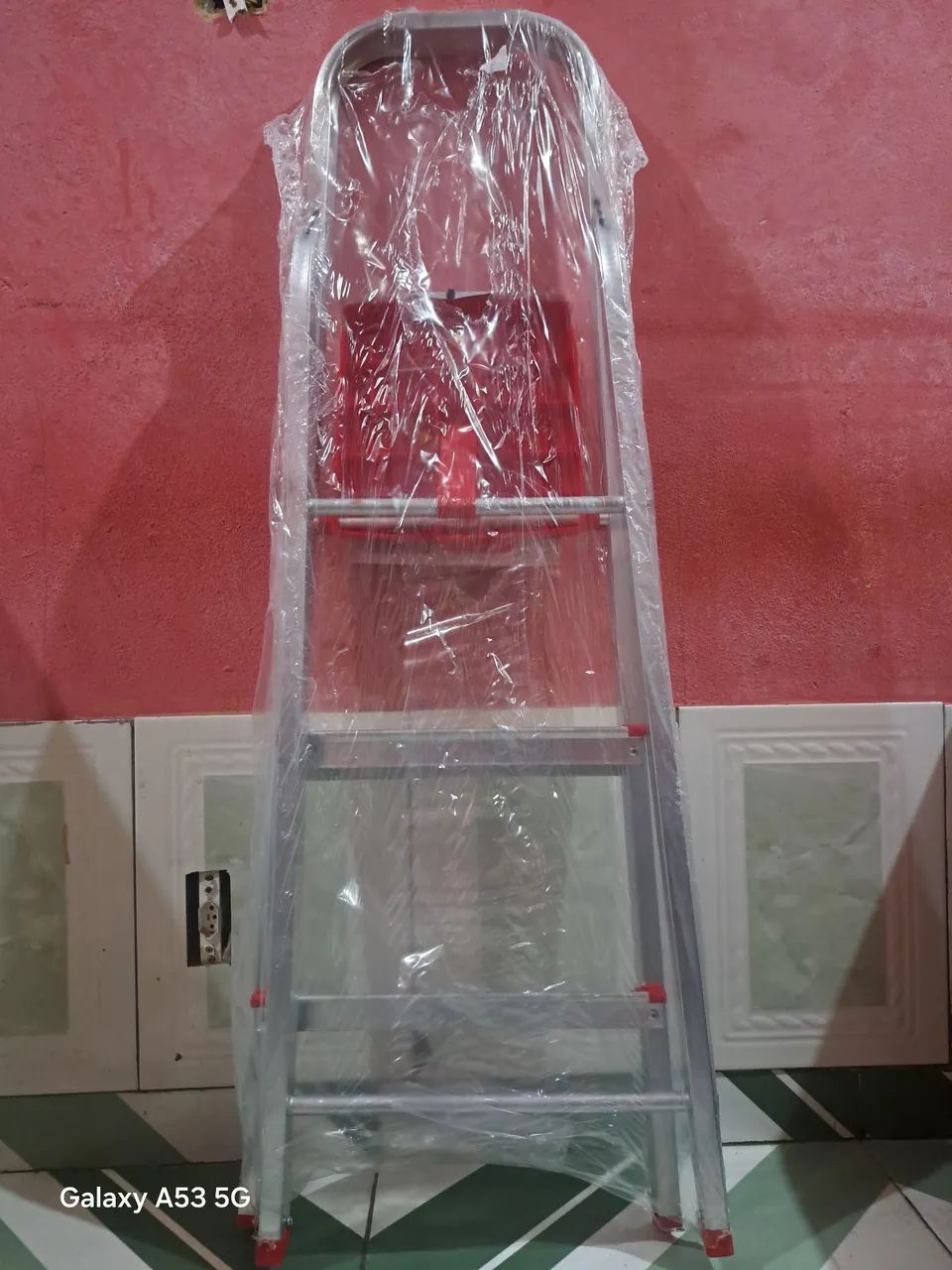 Escada de alumínio doméstica  - Foto 3