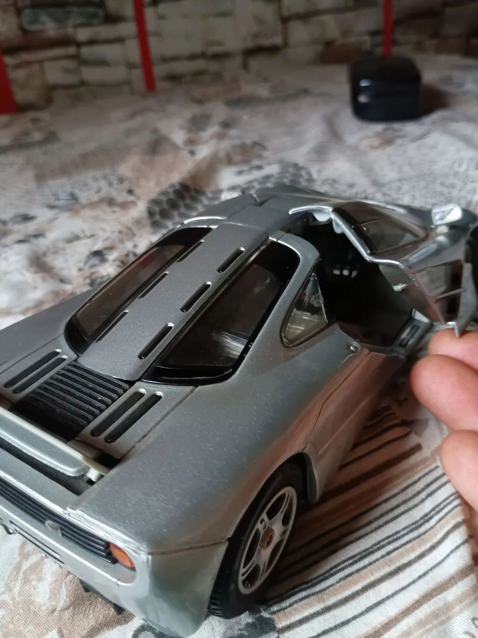 Vendo 2 miniaturas 1/18 - Foto 4