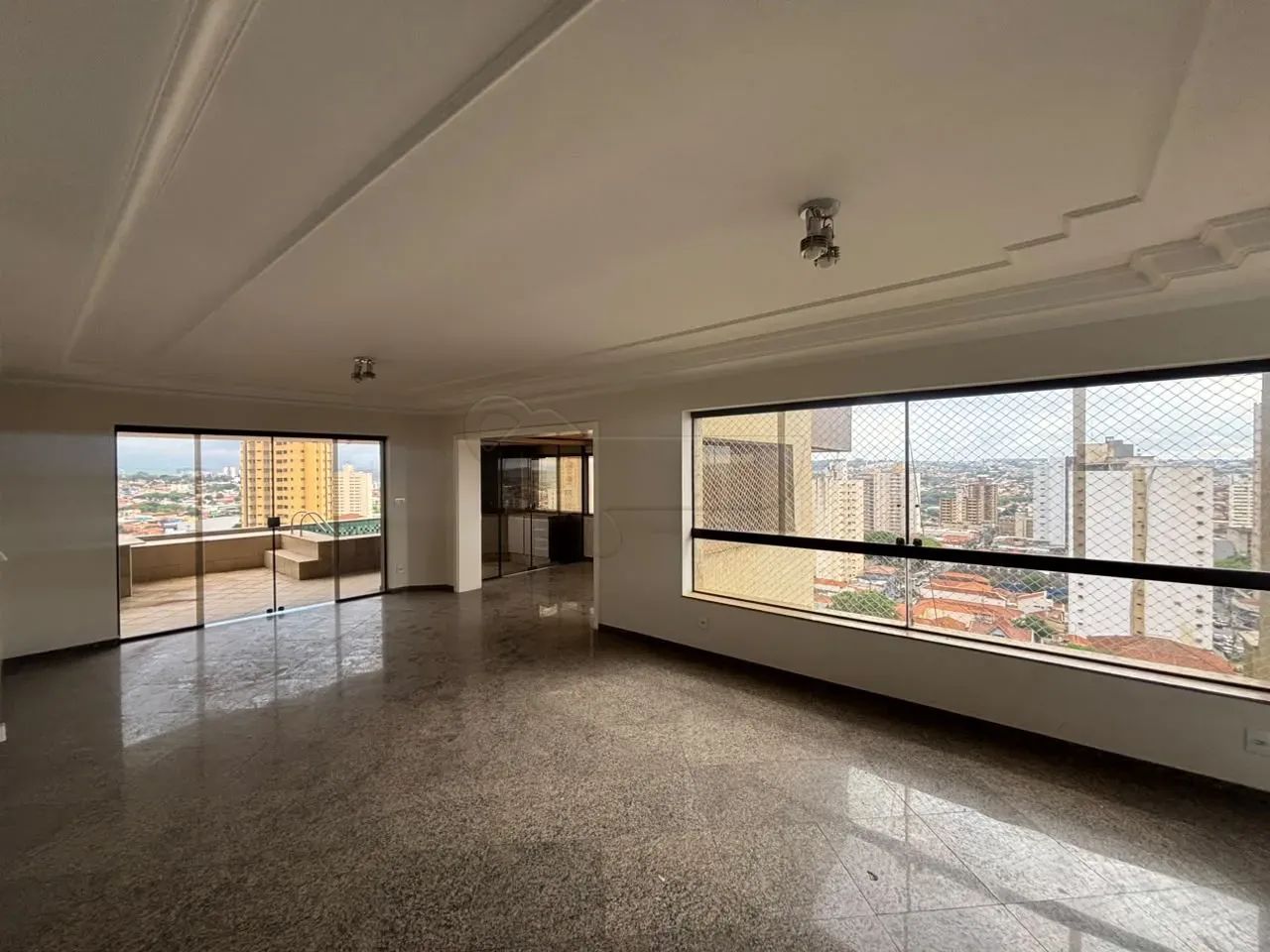 Apartamento com 03 quartos, sendo 01 suíte no Condomínio Edifício Parque Imperial