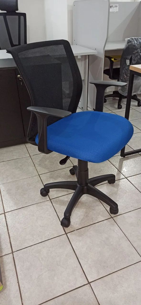 Cadeira giratória em tecido 