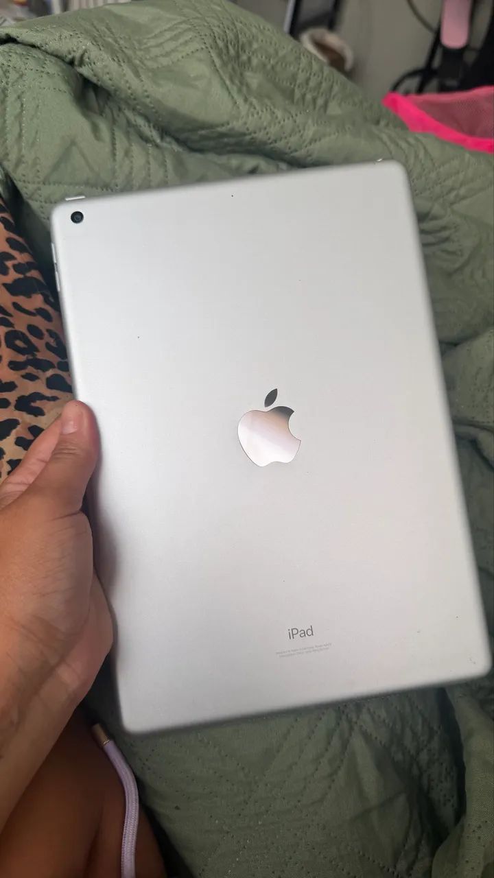 iPad 9 64gb + caneta + capa + teclado (com caixa)