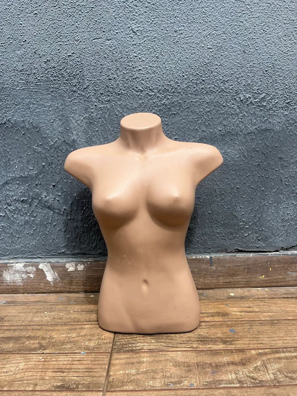 Manequim torso feminino para vitrine / exposição de roupas - Foto 3