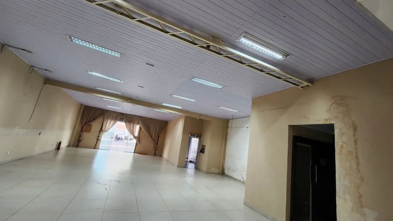 Alugo Salão comercial com aprox. 170m² na Estrada do Moinho - Cuiabá - MT - Foto 2