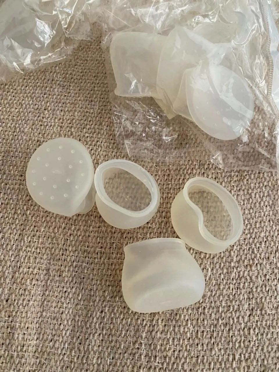 Kit 16 Protetores de Silicone para Pés de Cadeira e Mesa - Foto 3