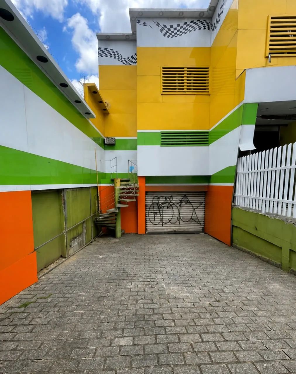 Prédio comercial na Rua Hipólito de Camargo, 194 - A  208 m²