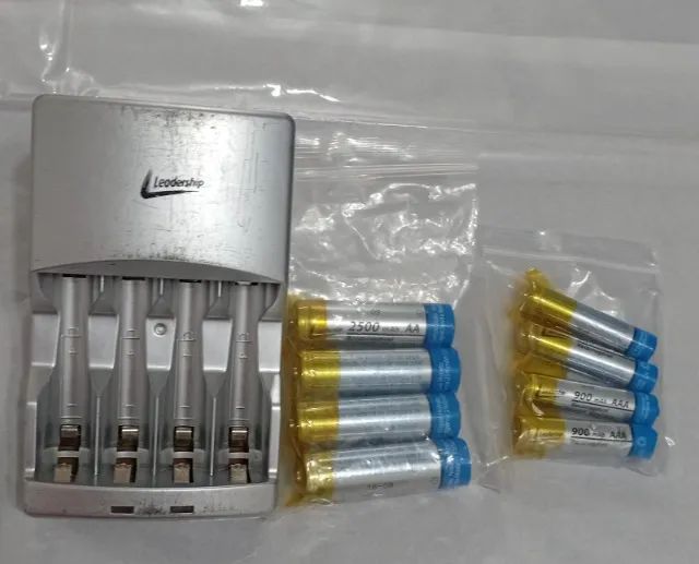 Kit carregador e pilhas Leadership 1,2V