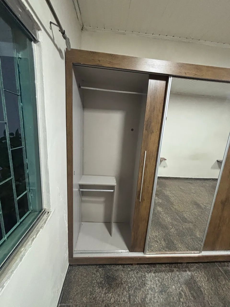 Guarda roupa grande com espelho - Foto 4