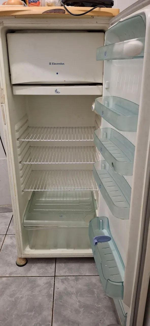Vende-se geladeira