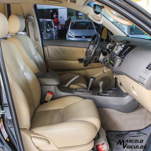 TOYOTA HILUX SW4 2012/2013 3.0 SRV 4X4 7 LUGARES 16V TURBO INTERCOOLER DIESEL 4P AUTOMÁTI - Foto 6