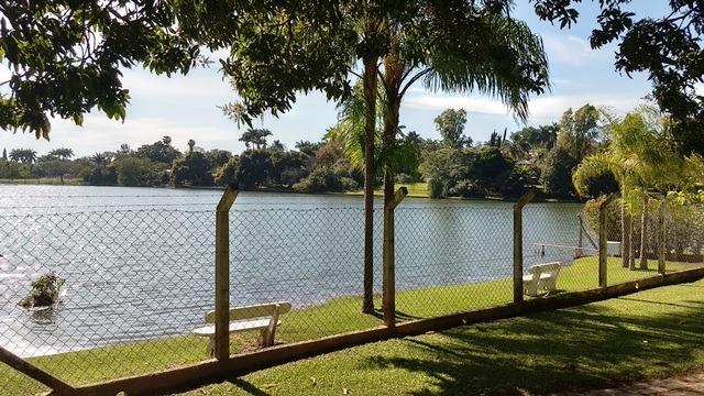 Vendo maravilhosa chácara em condomínio com frente para lago - Foto 18