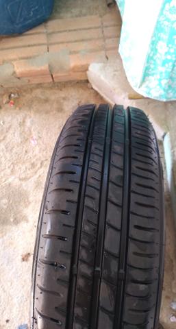 Vendo 4 rodas liga leve e 4 pneus Dunlop zerados - Foto 2