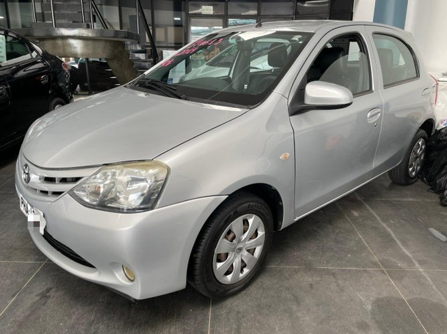 CARRO TOYOTA ETIOS X 1.3 2014