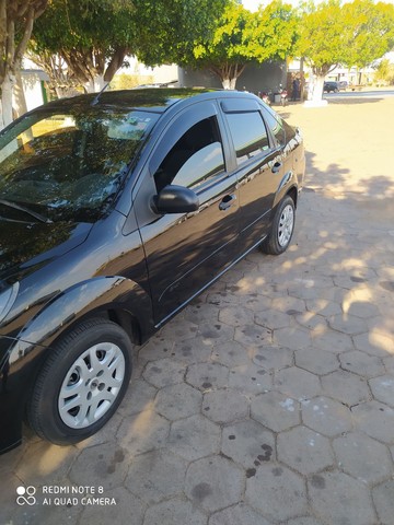 CARRO FORD FIESTA