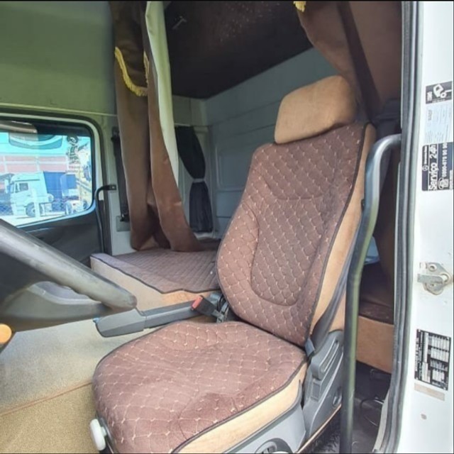 CAMINHÃO MERCEDES BENZ AXOR 2015