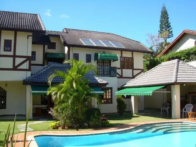 Belíssima casa com +5 quartos a venda