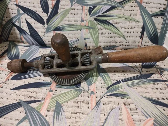 Maquina de furar manual antiga64606908436609120