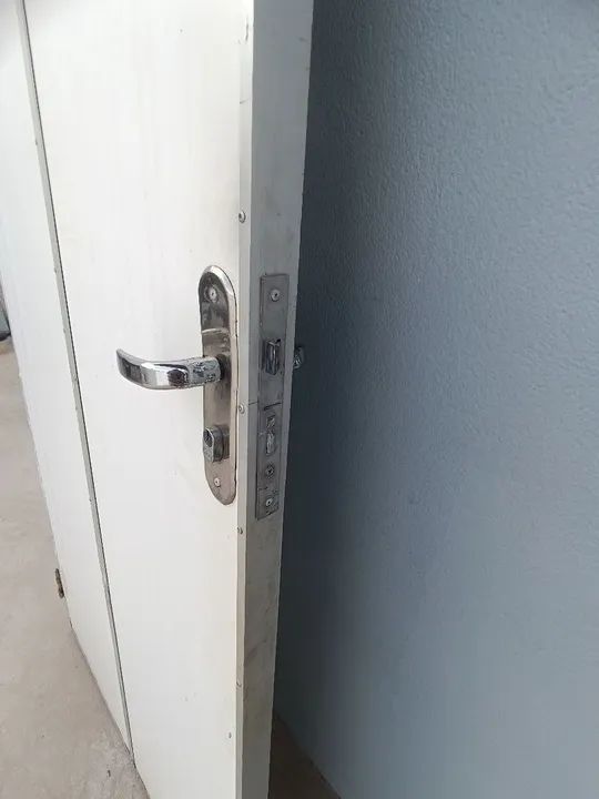 Porta de PVC e alumínio 83x2,05 - Foto 3