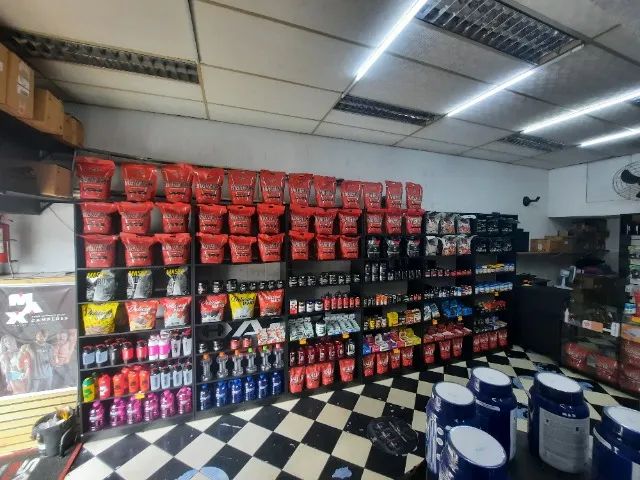 Vendo Prateleira de madeira semi novas - Foto 2